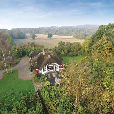 Three-bedroom In 度假居 *